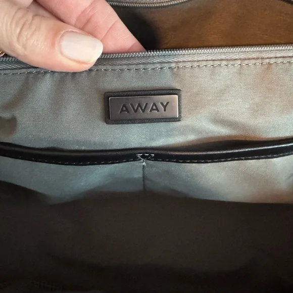 Away | The Everywhere Bag | Jet Black - Picture 14 of 17